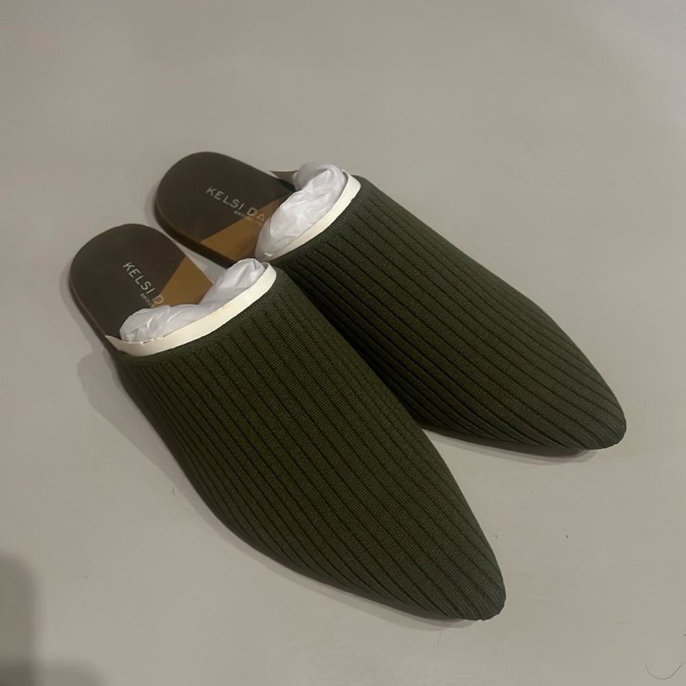Brand New Kelsi Dagger pointy mules